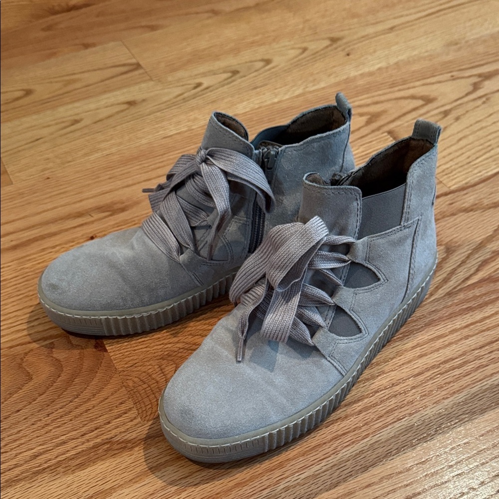 Gabor Women's Lace Up Boots in Taupe
